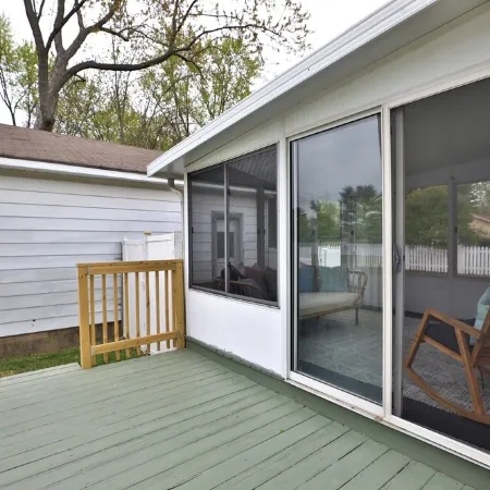 THE GOOD PLACE - Uptown Westerville's Premier Vacation Home - Colorful & Cozy