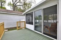 THE GOOD PLACE - Uptown Westerville's Premier Vacation Home - Colorful & Cozy