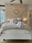 Le Bijou - 3 Level One Bedroom Cabin