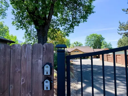 Cottage with gated driveway near downtown & river