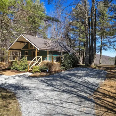 Sleep6,Hottub,Firepit & Wood,Private, Views, 30mins from App Ski Reduced Rates!