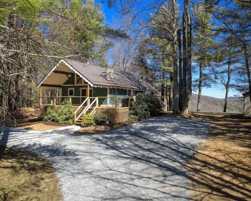 Sleep6,Hottub,Firepit & Wood,Private, Views, 30mins from App Ski Reduced Rates! Hotels in Pine Swamp
