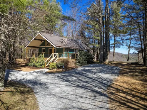 Sleep6,Hottub,Firepit & Wood,Private, Views, 30mins from App Ski Reduced Rates! Hotels in Pine Swamp