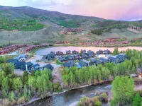 WATERFRONT- Mountain Modern Retreat-Private Hot Tub and Epic Views