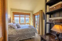 Spacious Top-Floor 3-Bed Springs Condo: 5 Minute Walk to Gondola and Restaurants