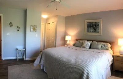 Sea Colony West Gorgeous Lakeview Hideaway