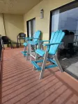 Fantastic Beachfront Condo, Perfect Location, Large 3 Bedroom, 2 Bath Sleeps 8