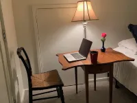 A second floor apartment with en-suite near UNE, Southern Maine beach’s. Hotels in Biddeford