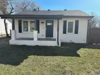 Cozy 2-bedroom house in Springdale with WiFi Hotels near Springdale