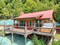 Unique Studio Cabin for Couples w/Mountain Views from Hot Tub!