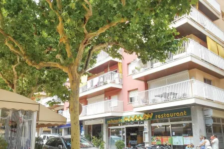 CostaBrava,60m beach,center, romantic renovated market view apartment Отели рядом с достопримечательностью «El Monestir»