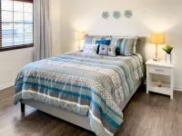 Lake Powell 4 BR, Hot Tub, on Golf Course, Views!