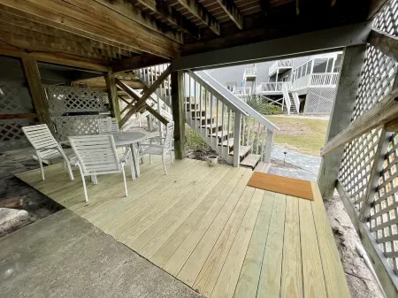 Renovated Gulfview townhome just Steps to the Beach!