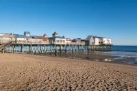 Beachfront Luxury Grand Victorian Condo (Primetime View directly down the pier)