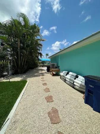 Island Cottage in Quaint Matlacha Florida. Amazing island life is a click away… Отели в г. Matlacha