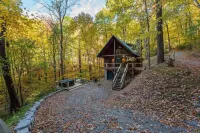 Creekside Cabin • Hot Tub • Decks
