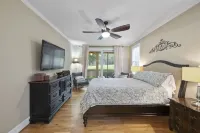 Beautiful Golf Cottage in Gated/Resort Community Close to
