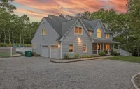 Picturesque 5 Bedroom Hamptons Villa with pool 3 min from beach