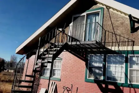 Harmony Haven, a small town cottage retreat, large garden and outdoor adventure. Отели в г. Санфорд