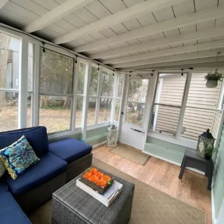#2 Cozy 1-bdrm suite downtown with parking