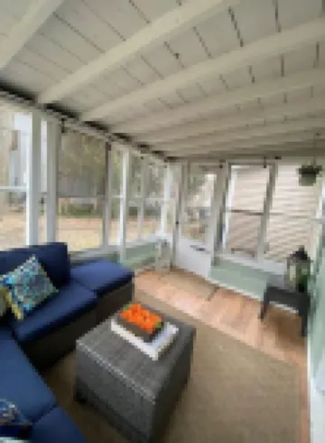 #2 Cozy 1-bdrm suite downtown with parking