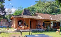 Srawung Sareng Hotels near Agrowisata Kopeng Gunungsari
