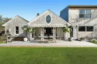 Classic Martha's Vinyard-Inspired Lovely 4 bedroom House with Pool In Bellport Hotels in Bellport