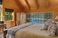 A PNW dream! Hot Tub, Views, Firepits, Games, Hiking and Epic Location!