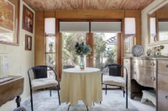 Windmill Gardens Inn "Gallery"  by Galveston Bay is a cozy  tropical hideaway