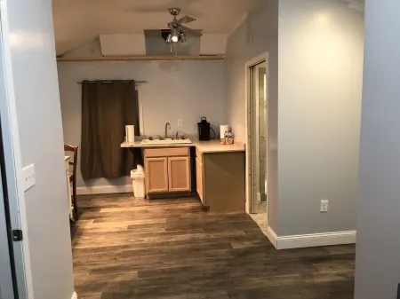 Little Blue Cottage on Spanish Отели рядом с достопримечательностью «Crisp Museum»