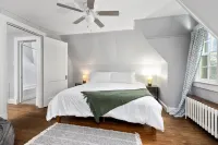The Hawksbill Haus (w/ hot tub) - 3-Star