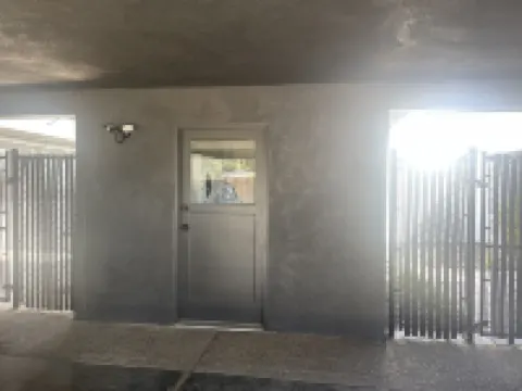 Updated 2-bedroom apartment near Kaiser & 1 mile from HWY 99