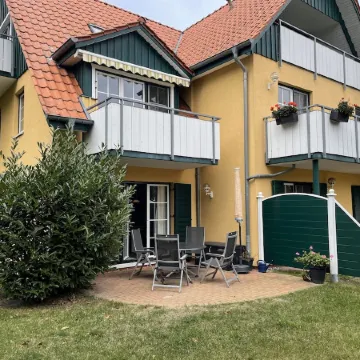 Right next to the nature reserve! Great for dogs and nature lovers