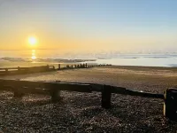 Cosy Seaside Cottage sleeps 6 pets welcome