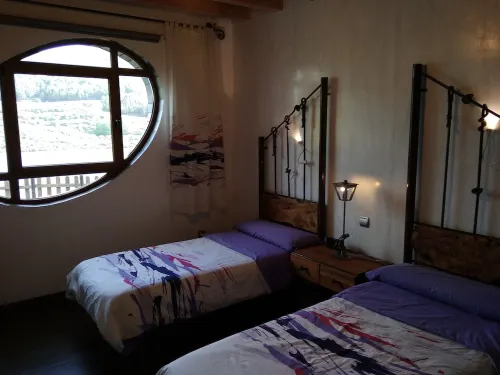 Hobbit House (bioclimatic and half-buried with green cover