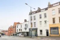 STUNNING City Centre Living - with parking - balcony