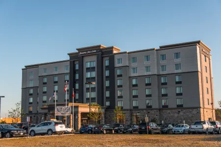 Hampton Inn & Suites by Hilton Bolton Отели в г. Каледон