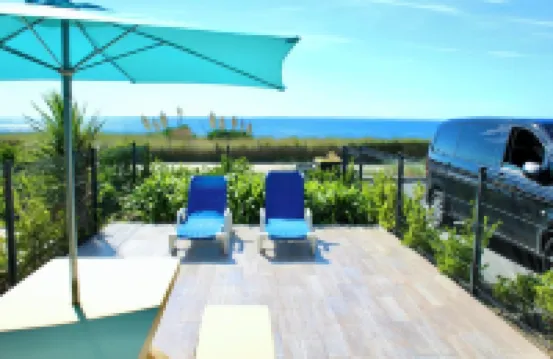 SEAFRONT, Magnificent 180° Sea View, high Standard, Garden and Private Parking