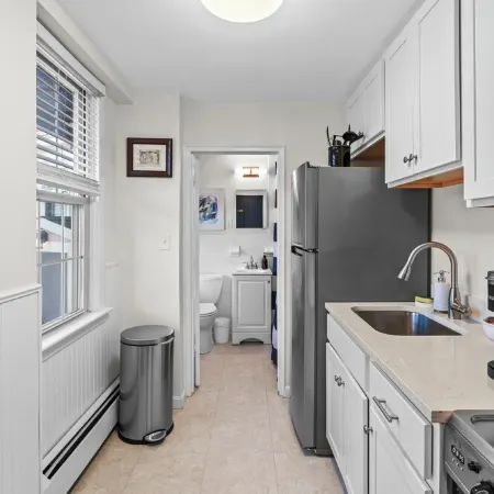 1Br on Salem Common l Steps to Witch Museum l Fenced in Yard + Parking Отели рядом с достопримечательностью «Музей Пибоди в Эссексе»