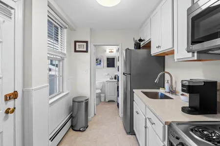 NEW 1BR on Salem Common l Steps to Witch Museum l Fenced in Yard + Parking