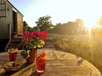 Cosy Luxury Shepherd’s Hut (Wagon) near London & Windsor