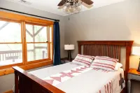 Well-appointed cabin with expansive mountain views, nature and tranquility.