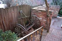 The Best Cozy Ski and Hiking Base location in Salt Lake City! Hotel dekat Millcreek Canyon Winter Gate