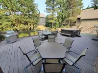 Roslyn Pines: Hot Tub, Spacious Deck, Dogs Welcome