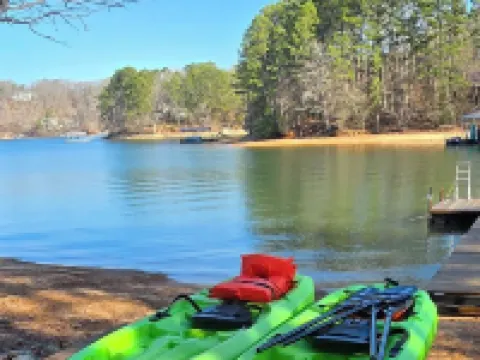 "Cabin in the Cove"  Private waterfront home on beautiful Lake Hartwell Hotels in Stephens County