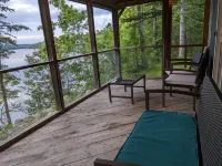 Driftwood Cottage; cozy oceanfront, 2 Kayaks, Wood Stove, Porch, Sunsets.