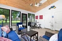 Welcome to Willow Haven! Walk-Bike-Shuttle to Beach. Pool & Tennis/Paddle