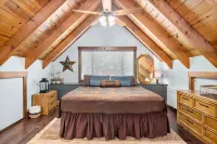 Great Location! Walk to Resort Amenities! Watch Golf from Deck! Pool Table!