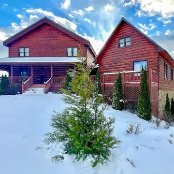 Prime Mountaintop Luxury Lodge, Spacious Outdoor Living. Amazing Views Sleeps 20