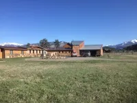 Beautiful riverfront home with BIG views and hot tub Các khách sạn ở Ouray County